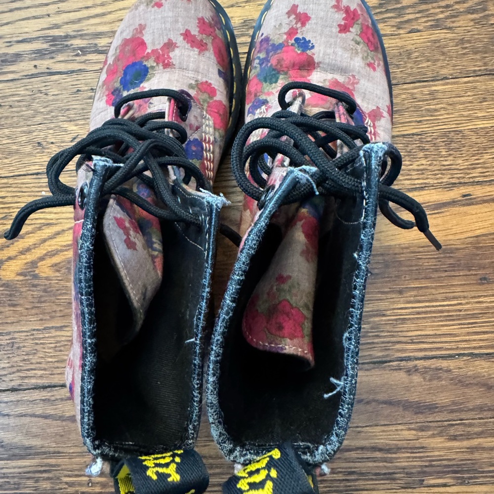 Dr. Martens Taupe Vintage Bouquet Castel (LIKE NEW) FIRM PRICE. Awesome boots! - Picture 9 of 16